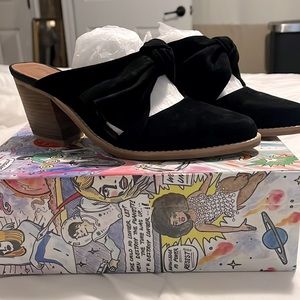 Anthropologie- Jeffrey Campbell Cyrus bow mule excellent cond - org box&packing